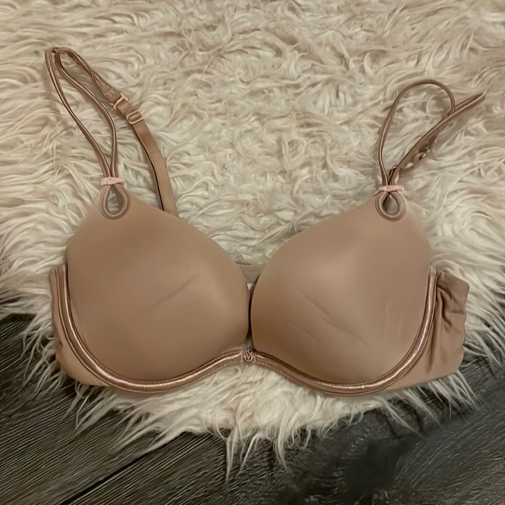 Victoria’s Secret push up bra with adjustable straps, size 34C.